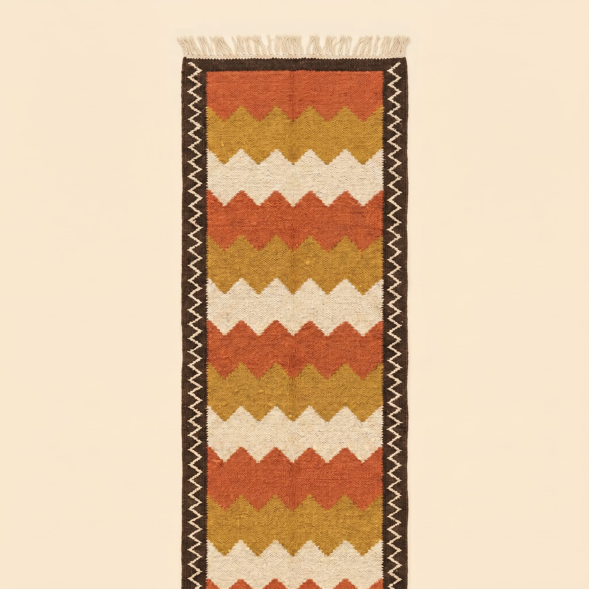 Tapis Asfar tissé par Yamina à El Atteuf, motifs Chevrons en bandes